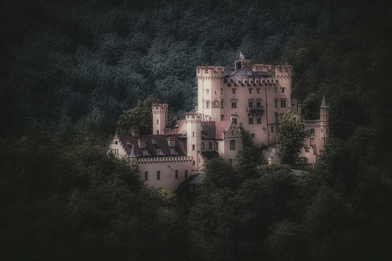 Bayern's Südwesten: Schloss Hohenschwangau 
© Marielle Janotta - My Travel Island
