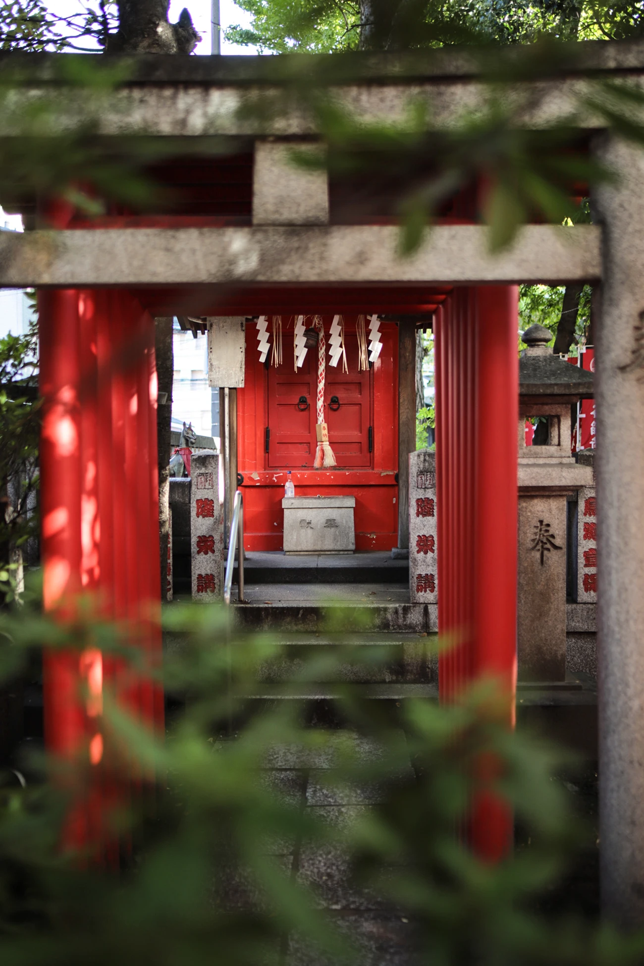 Häufig sind die versteckten Tempel und Schreine in Wohngebieten die authentischsten und ruhigsten in Japan. Shitaya Schrein & Ryueiinari Schrein. My Travel Island