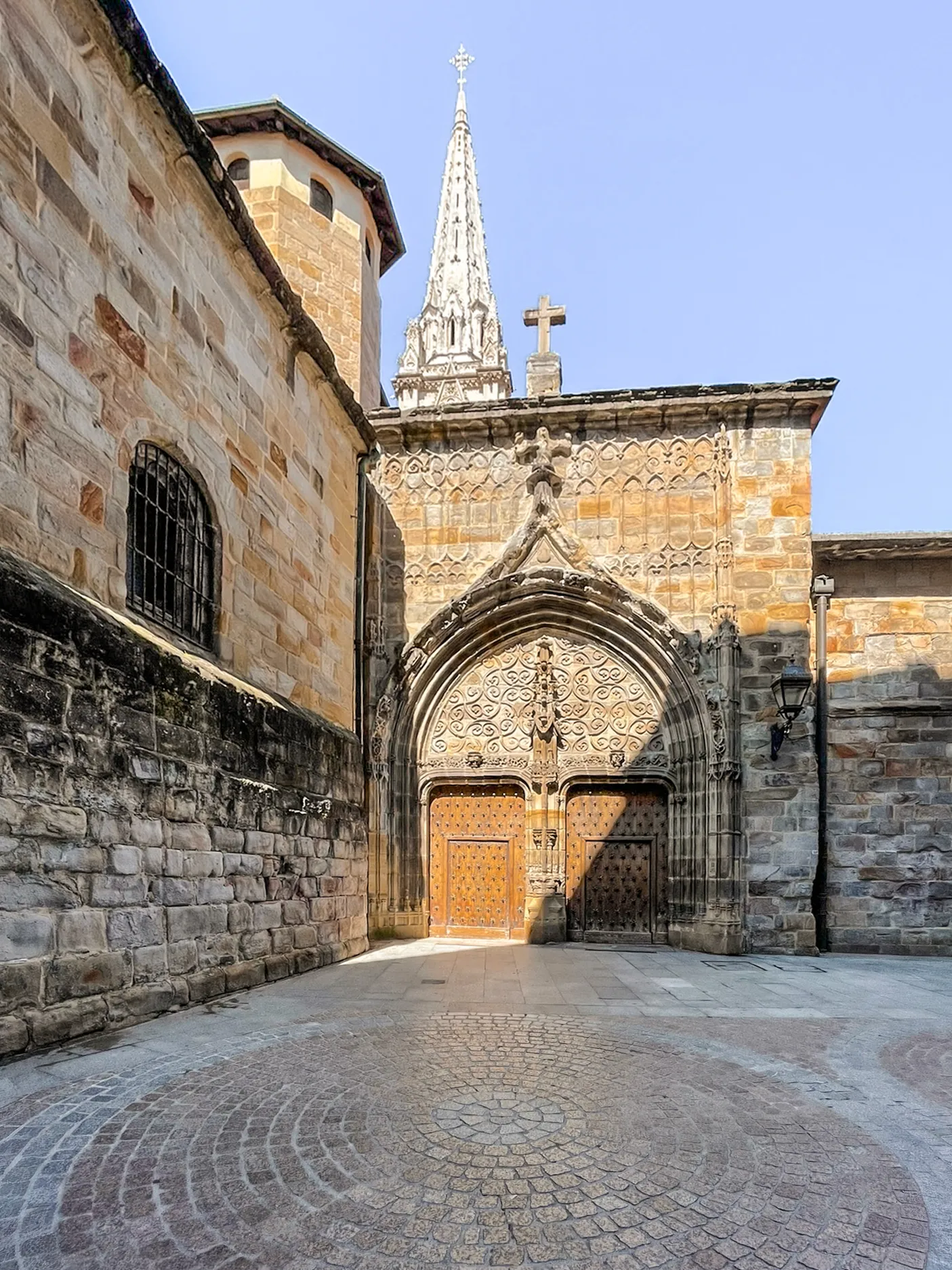 Casco Viejo, Bilboko Donejakue Katedrala; Bilbao Städtetrip: Mein Reiseguide mit Sehenswürdigkeiten, Fotospots & Tipps; Foto (c) Marielle Janotta - My Travel Island