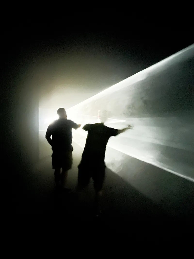 Guggenheim-Museum Bilbao, Split Second (Anthony McCall); Bilbao Städtetrip: Mein Reiseguide mit Sehenswürdigkeiten, Fotospots & Tipps; Foto (c) Marielle Janotta - My Travel Island