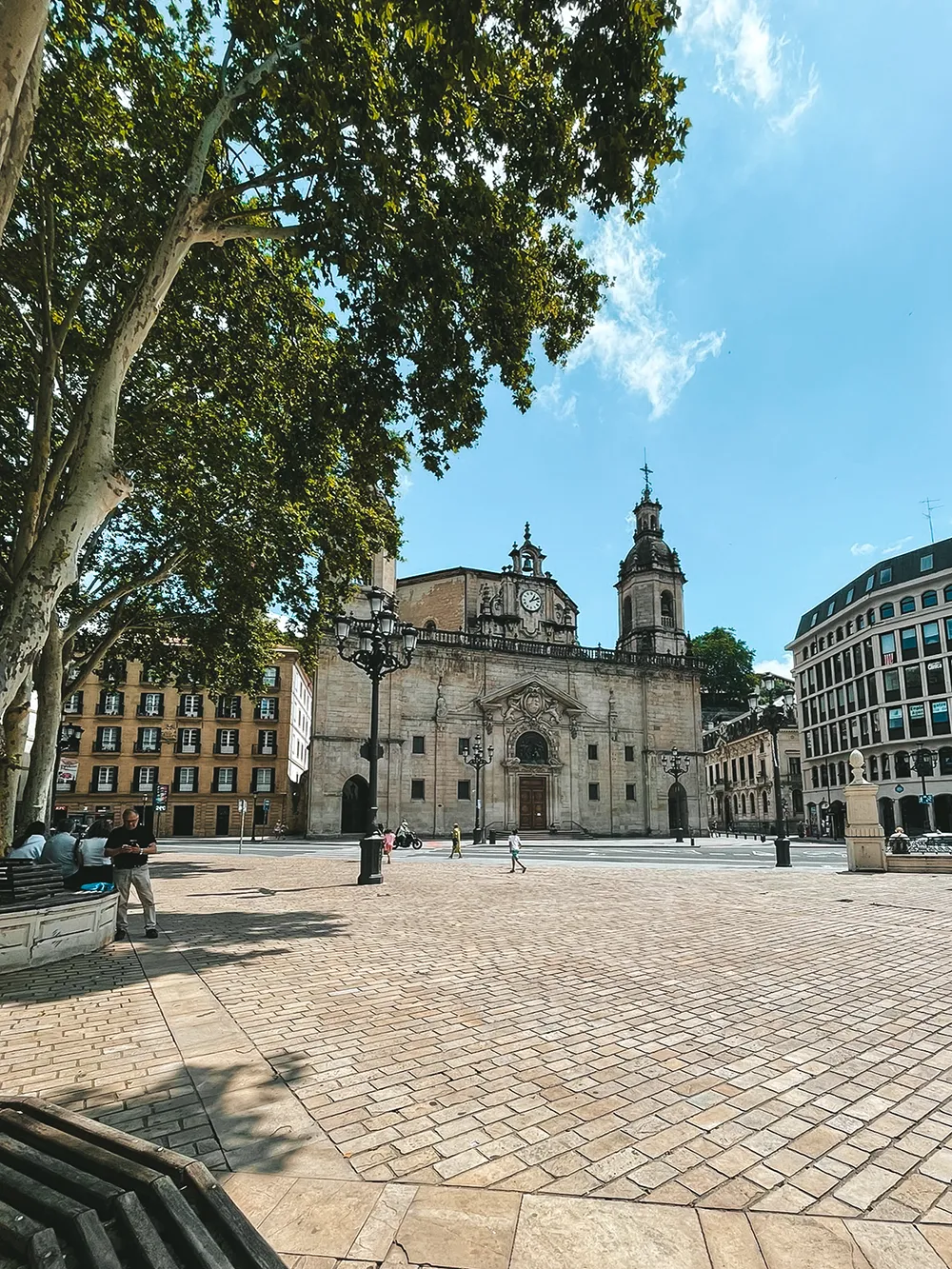 Park Areatzako an der San Nikolas Eliza; Bilbao Städtetrip: Mein Reiseguide mit Sehenswürdigkeiten, Fotospots & Tipps; Foto (c) Marielle Janotta - My Travel Island